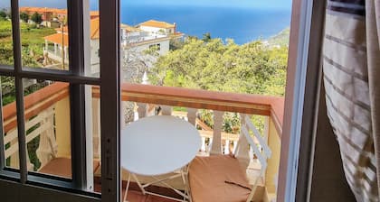 Achada Hillside & Ocean View Apartment mit kostenfreiem WLAN in Arco da Calheta