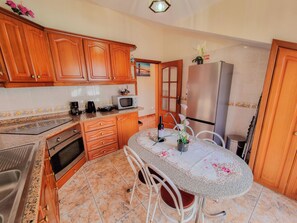 Fridge, microwave, oven, stovetop - Achada Hillside & Ocean View Apartment with Free WIFI in Arco da Calheta (Arco da Calheta)