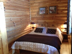4 bedrooms, iron/ironing board, WiFi, bed sheets - authentic Scandinavian log cabin (Dévoluy)