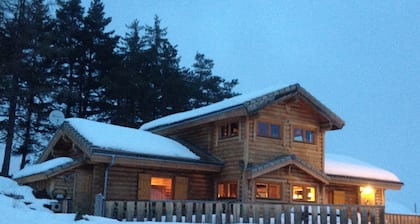 authentique  chalet  scandinave en rondin de bois