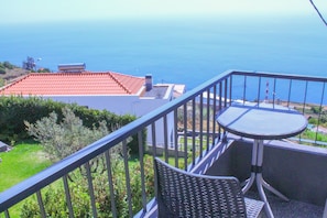 Property grounds - Studio One | Ocean View | Perfect Budget Couple's Retreat with Free WIFI (Fajã da Ovelha)