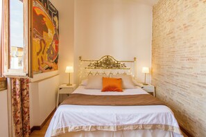 2 Schlafzimmer, Zimmersafe, Schreibtisch, Bügeleisen/Bügelbrett