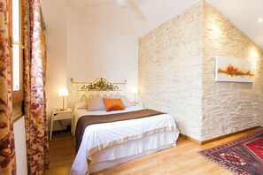 2 Schlafzimmer, Zimmersafe, Schreibtisch, Bügeleisen/Bügelbrett