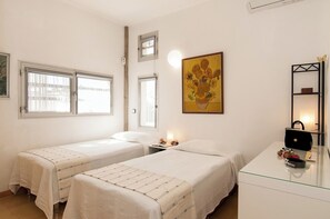 2 chambres, fer et planche à repasser, Wi-Fi, draps fournis