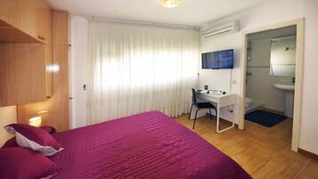 3 slaapkamers, een strijkplank/strijkijzer, gratis wifi, beddengoed