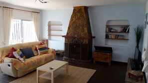 Smart TV, fireplace, DVD player, books - Villa with pool, breathtaking views, sleeps 11. Gualchos, near Castell (Gualchos)