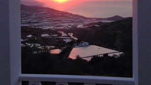 A sunset view through an arched window overlooking a valley with fields and distant hills. - Villa with pool, breathtaking views, sleeps 11. Gualchos, near Castell   (Gualchos)