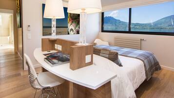 5 bedrooms, in-room safe, desk, iron/ironing board