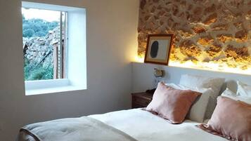 3 chambres, fer et planche à repasser, Wi-Fi, draps fournis