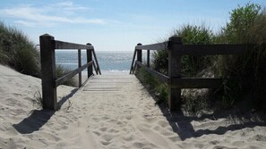 På stranden