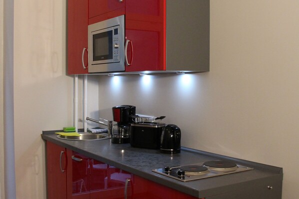 Fridge, microwave, stovetop, dishwasher - Luxury apartment in the City West in a great location with Teerasse (Berlin)