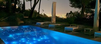 * * Ekskl. Villa i spansk stil, beste beliggenhet, havutsikt, 2 biler, 1 hushjelp **