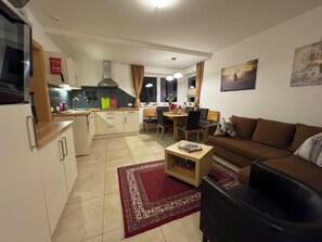 Flat-screen TV, DVD player - 2 Bedrooms, large living area, bathroom & seperate WC, furnished Terrace, max 5 (Mayrhofen)