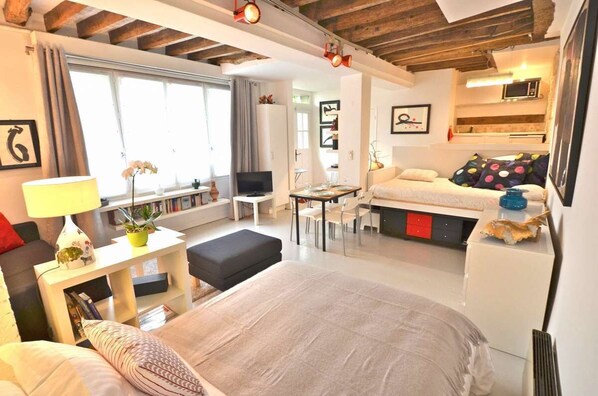 Iron/ironing board, free WiFi, bed sheets