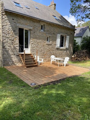 Terrace/patio - Character house 150 m from the beach and 50 m from the BELON river. (Moëlan-sur-Mer)