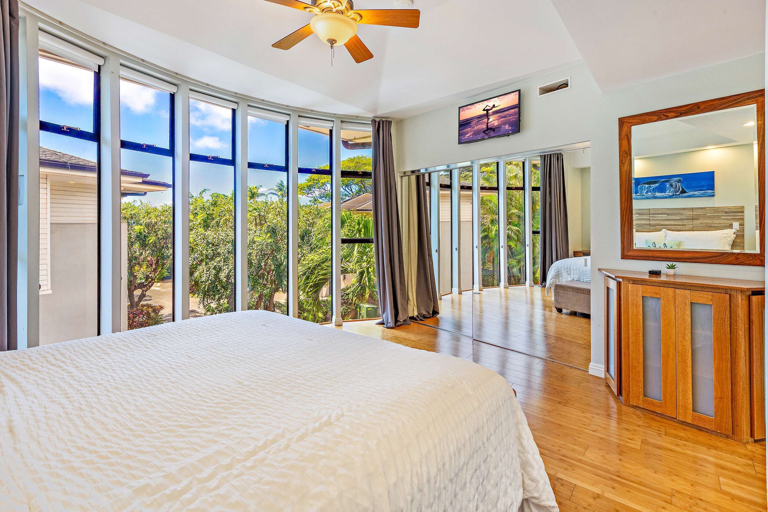 3 bedrooms, desk, iron/ironing board, travel crib