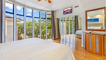 3 bedrooms, desk, iron/ironing board, travel crib