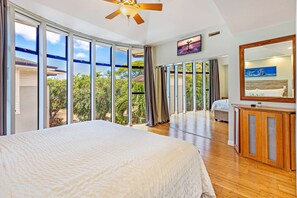 3 habitaciones, escritorio y tabla de planchar con plancha 