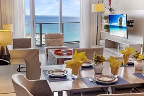 Dining - Condo w/ ocean view balcony & pools (Hollywood)