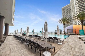 Pool - Condo w/ ocean view balcony & pools (Hollywood)