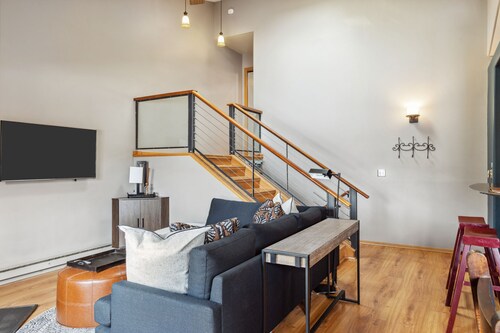 Outpost: Clark's Knoll 353 - Walk to Town Square