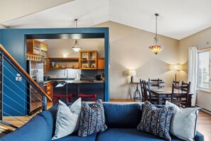 Una Smart TV, una chimenea