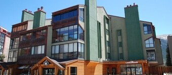 Best Value Ski-in/out in Ctr Village, Ski Mtn view, Free Wifi, Free Covered Pkg