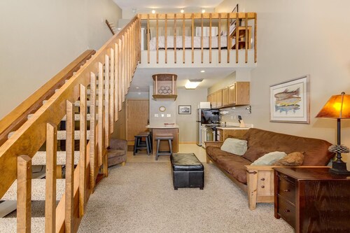 Kupari Mtn - CJ309. Center Village, mtn-näkymä, paras arvo hiihto-tai ski-out!