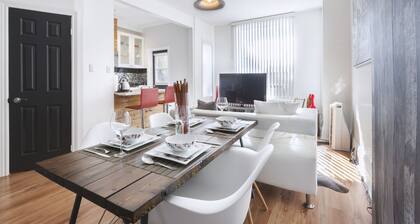 Chic Boutique Stylish Open concept 1 BR Suite w/Balcony Downtown Toronto