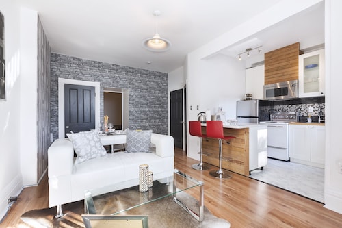 Tyylikäs Boutique-tyylikäs avoin konsepti 1 BR-sviitti parvekkeella Toronton keskustassa