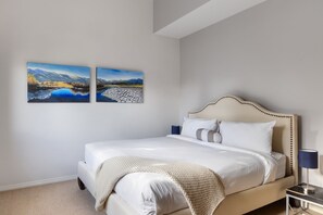 2 bedrooms, desk, iron/ironing board, WiFi