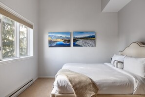 2 slaapkamers, een bureau, een strijkplank/strijkijzer, wifi