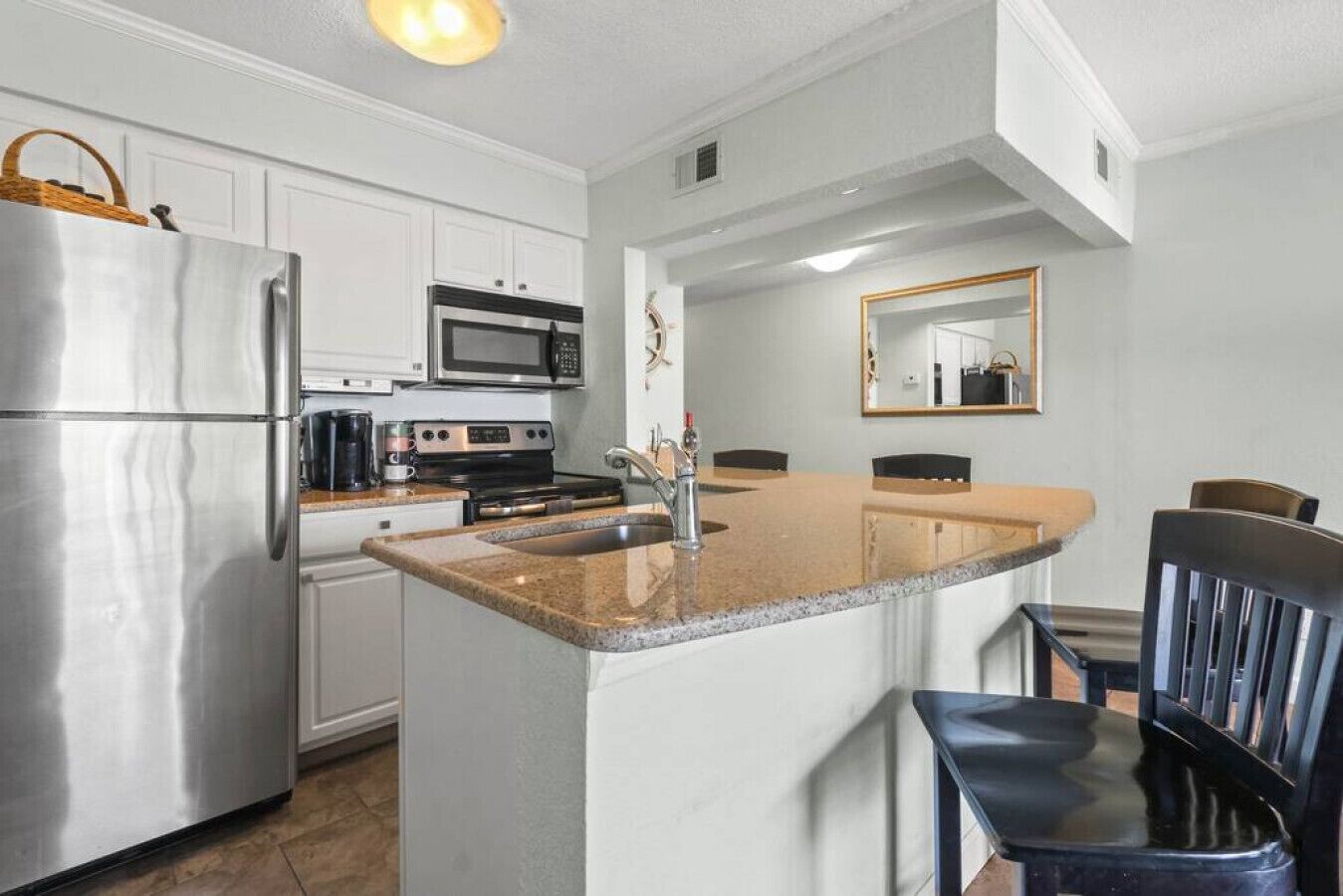 Kühlschrank, Mikrowelle, Ofen, Geschirrspüler