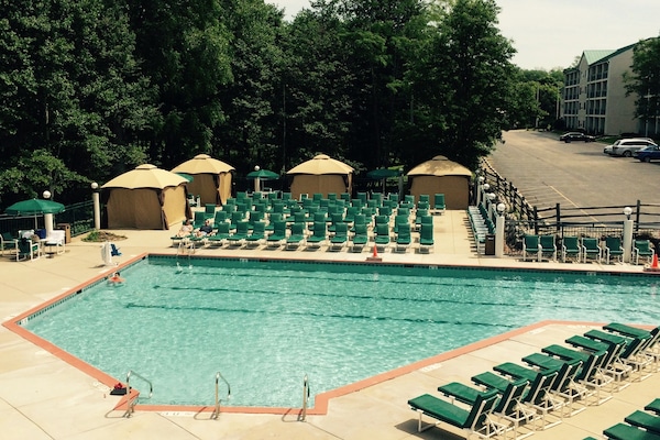 Pool view from our covered balcony!
A prime location within the resort!
