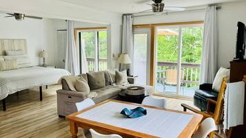 Smart TV, reproductor de DVD, libros y videoteca