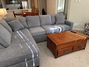 Fernseher, Kamin, DVD-Player