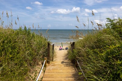 End Unit Oceanfront condo 2 min to beach 1.5 if you run RELAX REJUVENATE