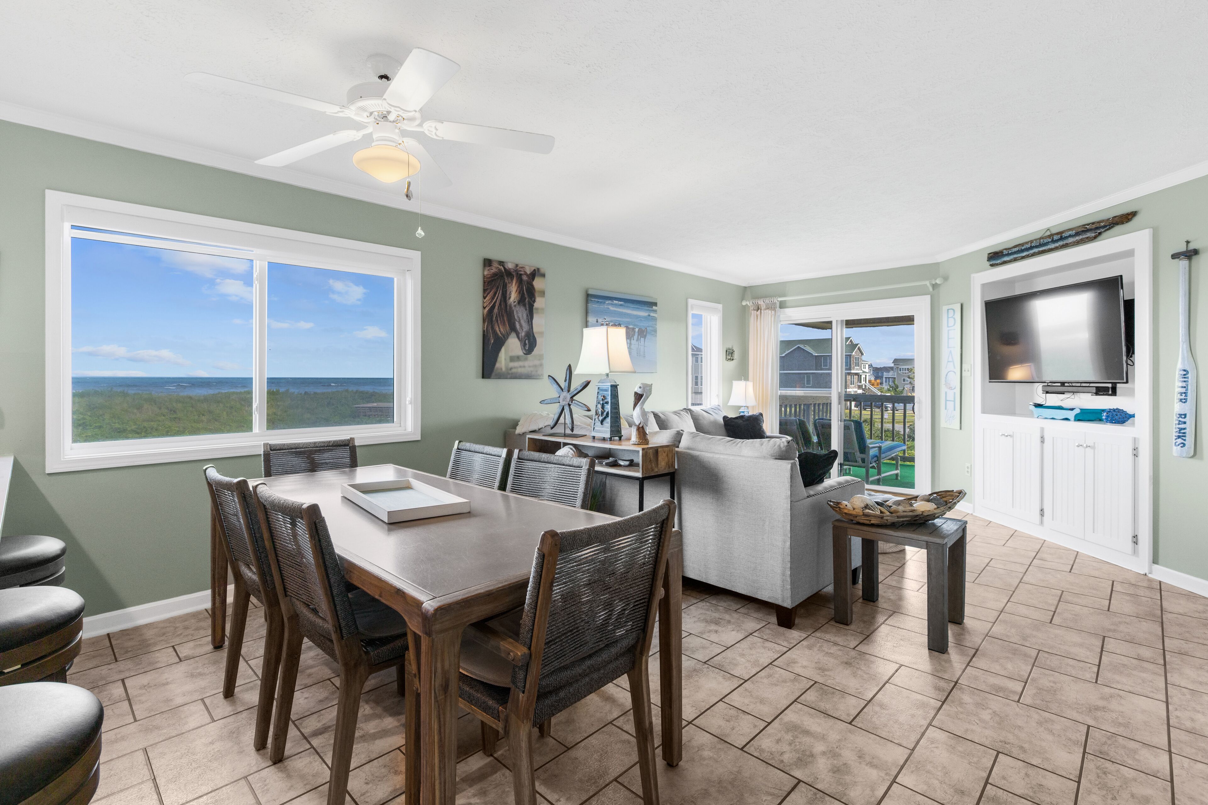 智能电视、电子游戏、书、音乐库