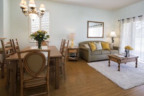 Interior - MARCH LAST MINUTE  AVAILABLE !!! (Davenport)