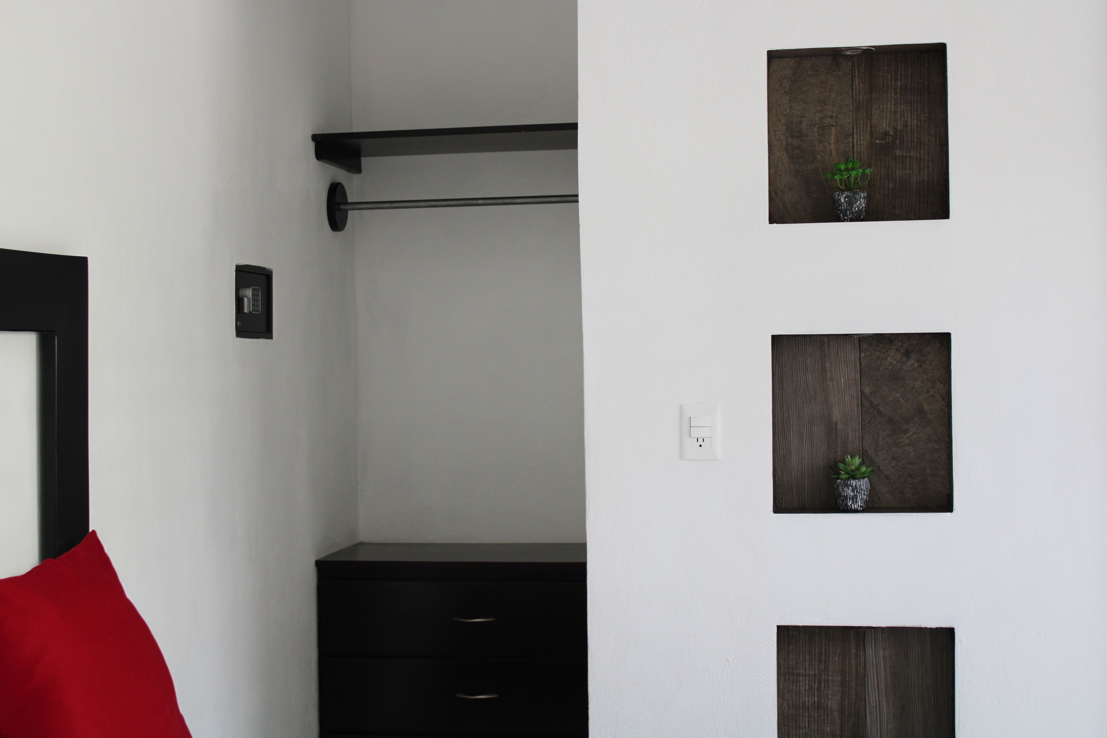 in-room safe, desk, laptop workspace, free wifi