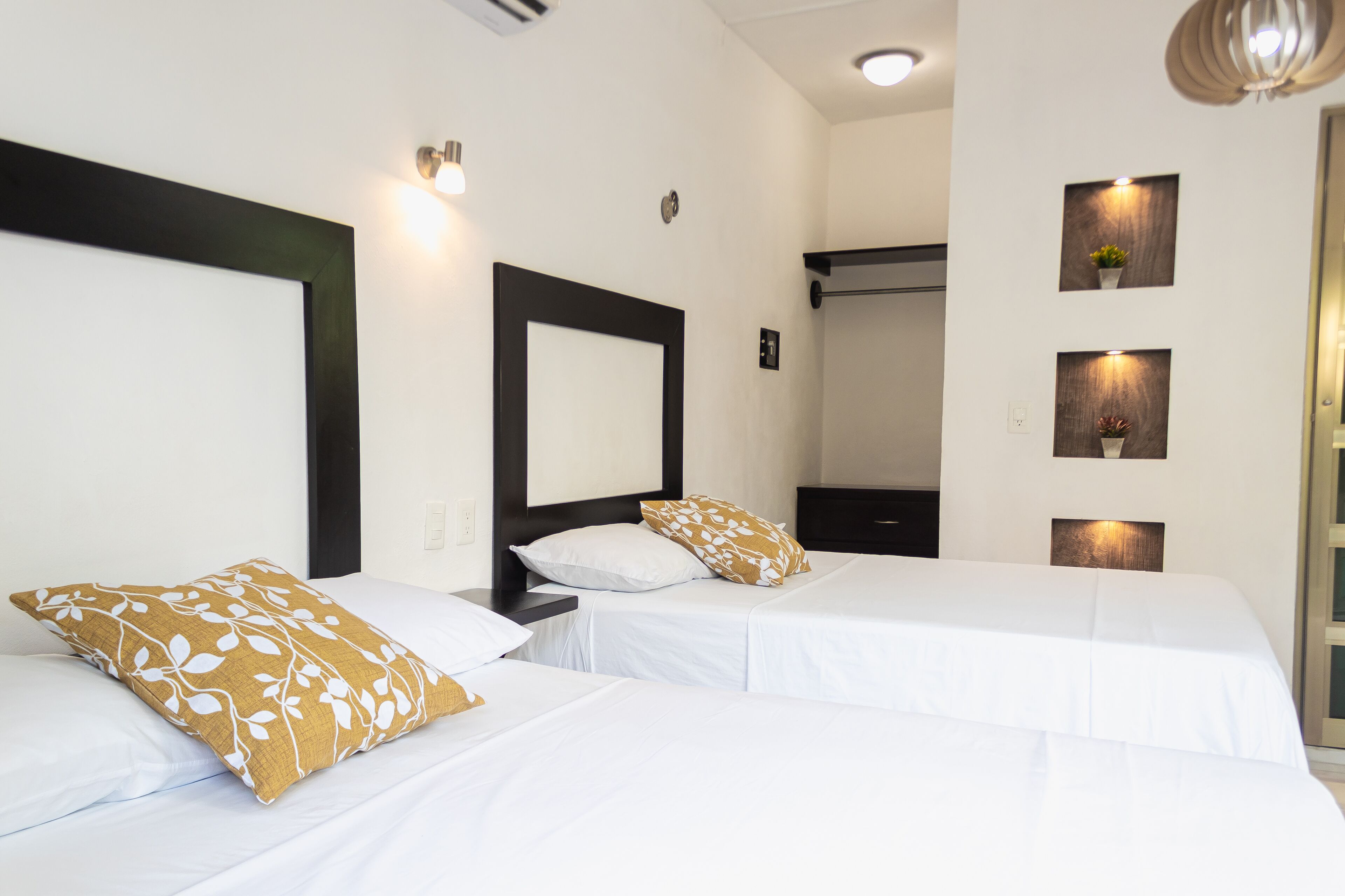 in-room safe, desk, laptop workspace, free wifi