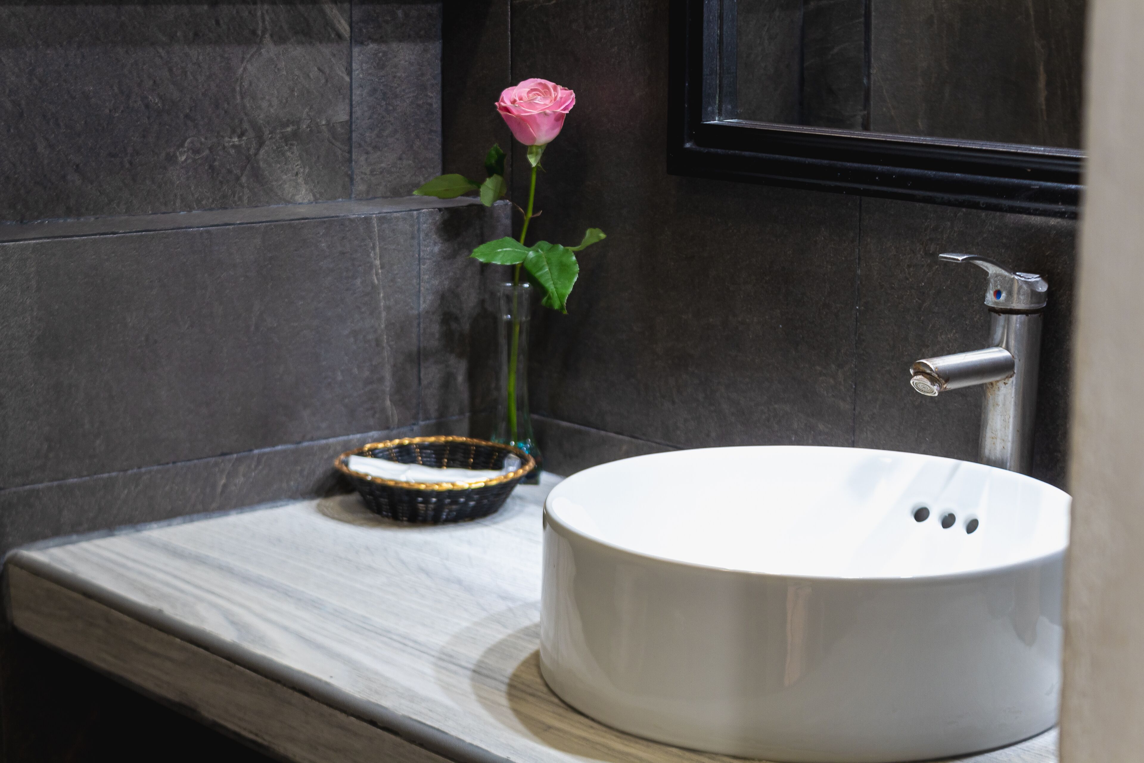 comfort quadruple room | bathroom sink