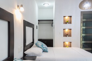 Comfort Quadruple Room | In-room safe, desk, laptop workspace, free WiFi - Casa Zazil (Bacalar)