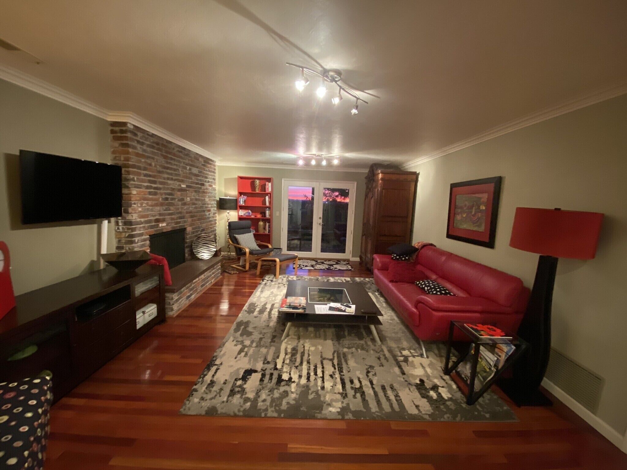 Stunning Views,  1 BR  1 BA  Convenient to UO and Autzen 
