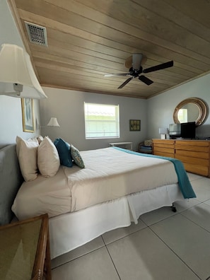 2 chambres, fer et planche à repasser, Wi-Fi gratuit, draps fournis