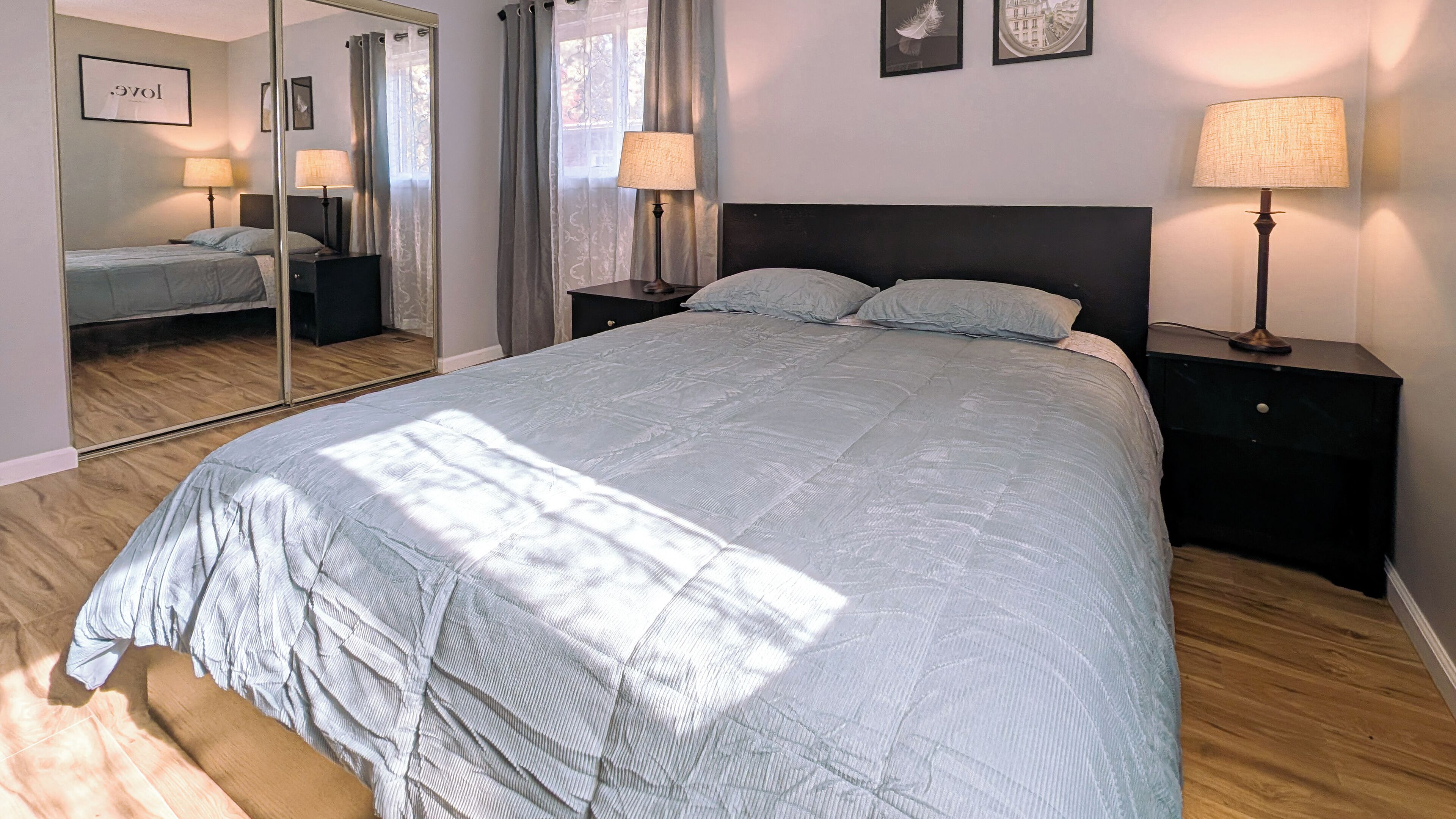 4 bedrooms, iron/ironing board, WiFi, bed sheets