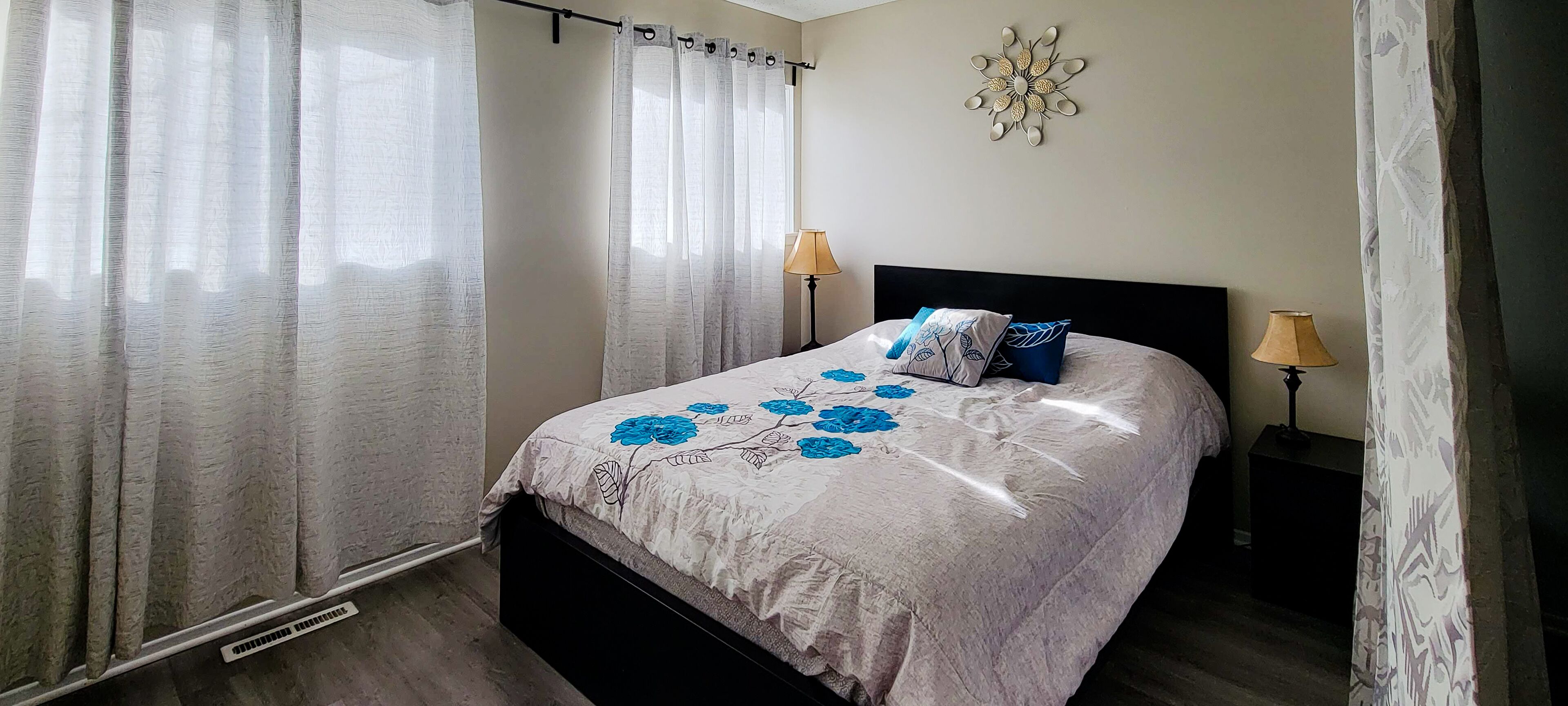 Cute and affordable 3BDR duplex in Overland Park for up to 10 people!