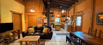 V#3 Beautiful Home in Sam Rayburn. Vacation or fishing tournament-Up to 7 guests