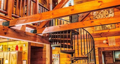 Spotted Fawn Cabin - Serenity and luxury await you