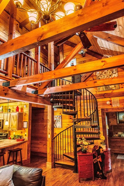 Spotted Fawn Cabin - Serenity and luxury await you